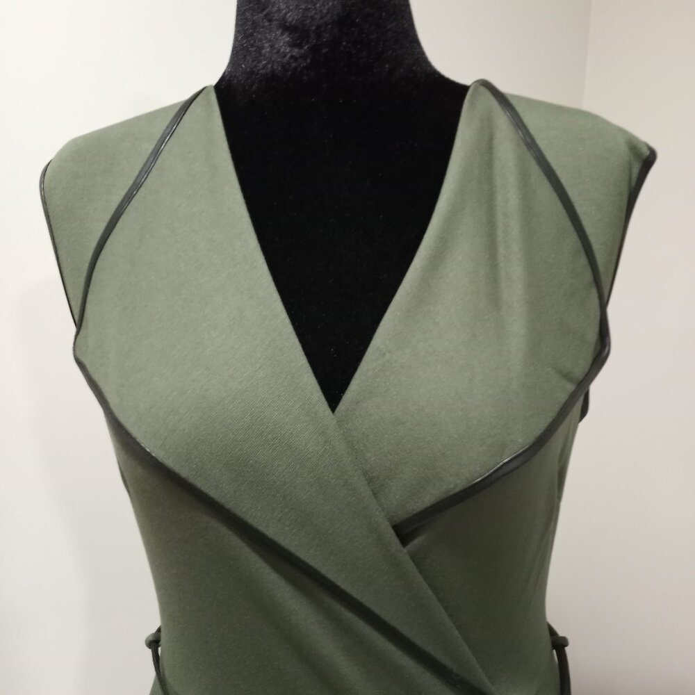 VIJO COUTURE GREEN DRESS WITH BLACK FAUX LEATHER TRIM AND TIE BELT WOMEN SIZE L